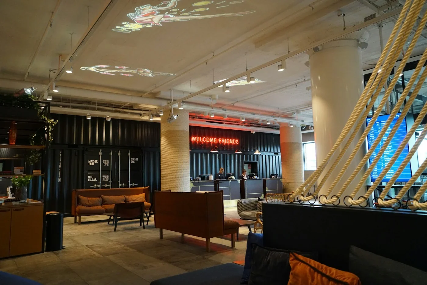 酒店大堂与接待区域场景配图